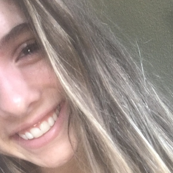 Meet your Posher, Olivia - Picture 2 of 2